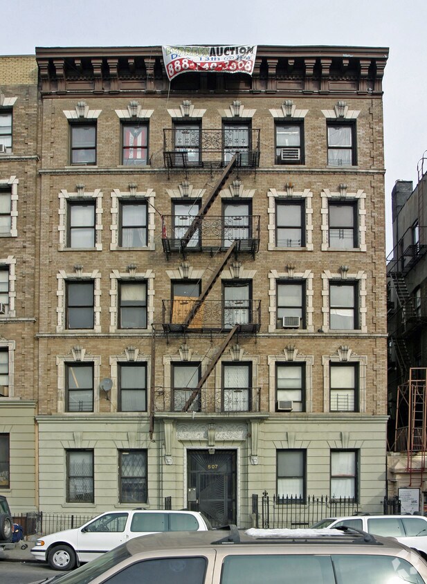Building Photo - 507 W 179th St