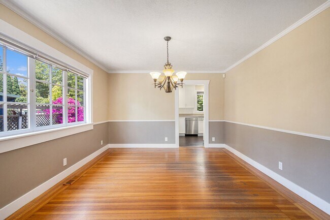 Foto del edificio - 3229 Central Ave