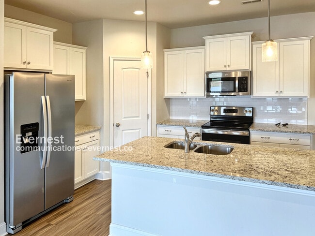 Building Photo - 104 Elaina Grey Ct