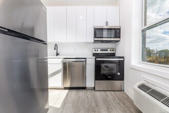 Building Photo - 1252 Main St