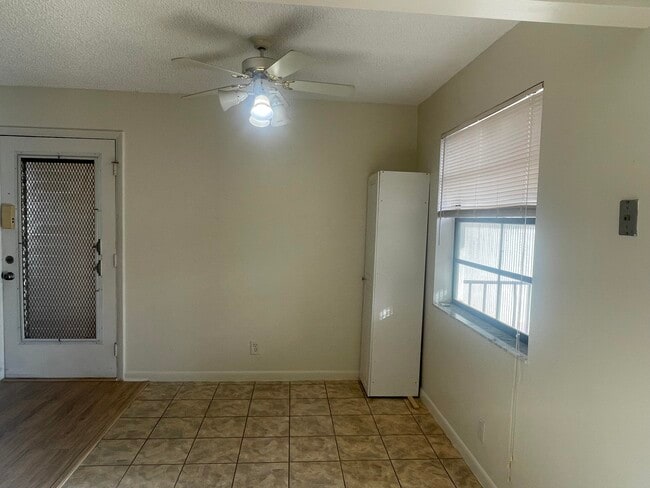 Building Photo - 83 Capri B