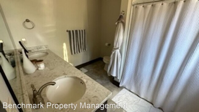 Building Photo - 4 br, 2.5 bath House - 915 Ferguson Ave