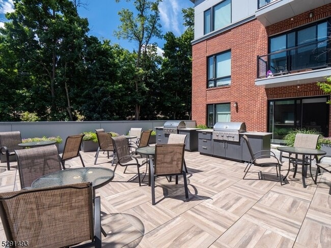 Building Photo - 173 Morris St