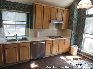 Building Photo - 9415 Pine Arbor