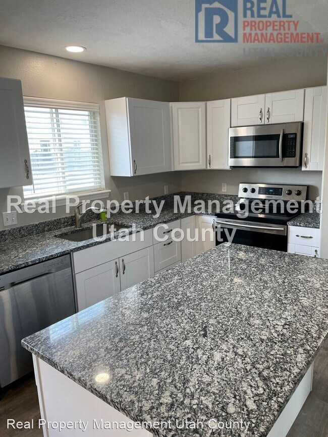 Building Photo - 5 br, 3.5 bath House - 7857 Cedar Crest Dr...