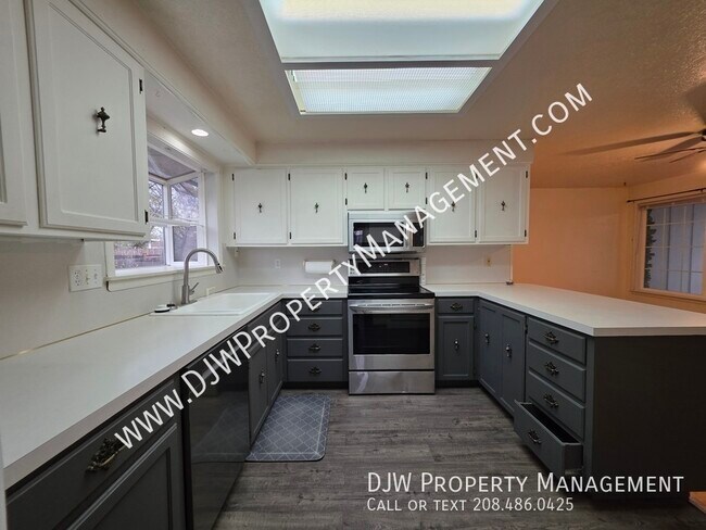 Foto del edificio - 9144 W Dalton Pl