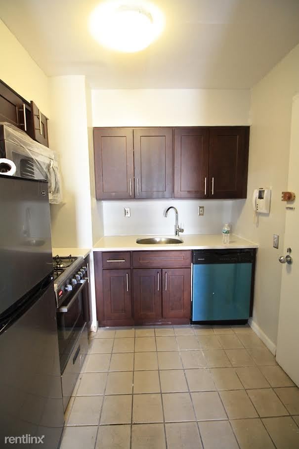 Building Photo - 337 W 44th St