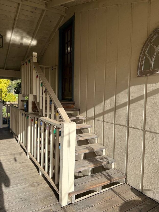 Building Photo - 395 Lagunita Dr