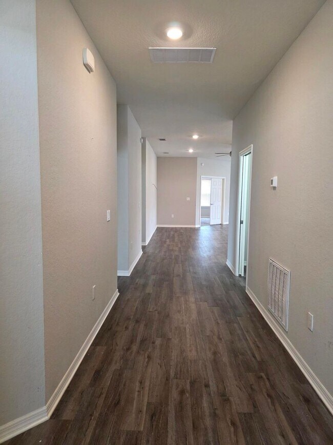 Foto del edificio - 4-Bedroom, 2.5-Bathroom in Lakeland