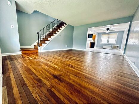 Foto principal - 809 Fairfax Rd