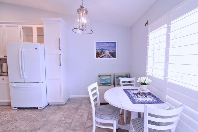 Foto del edificio - FURNISHED LONG TERM OR SEASONAL RENTAL WAL...