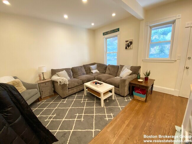 Foto del edificio - 106 Buttonwood St