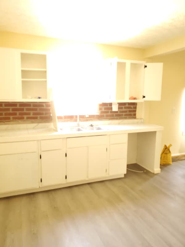 Building Photo - 453 S Powell Ave