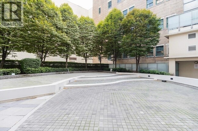 Building Photo - 610 Granville St