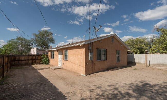 Building Photo - 2112 Coal Ave SE