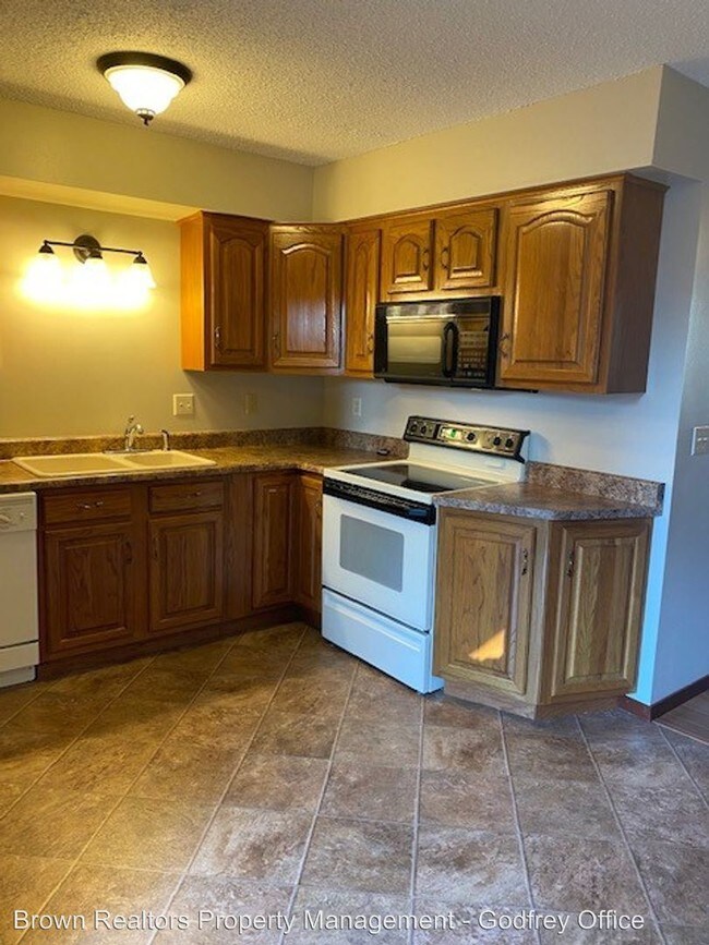Building Photo - 1800 Muny Vista Dr