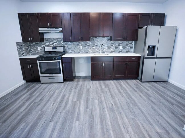 Building Photo - 818 S 12th St