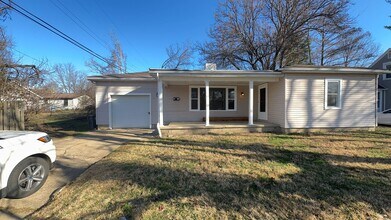 Building Photo - 2327 E 7th St