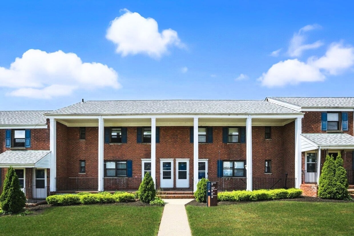 Primary Photo - The Crossings at Maywood Apartments