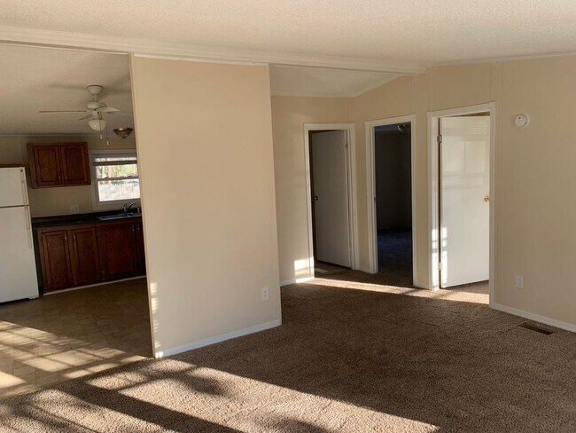 Foto del edificio - *3 Bedroom 2 Bath* .. $1300/month.... 26 J...