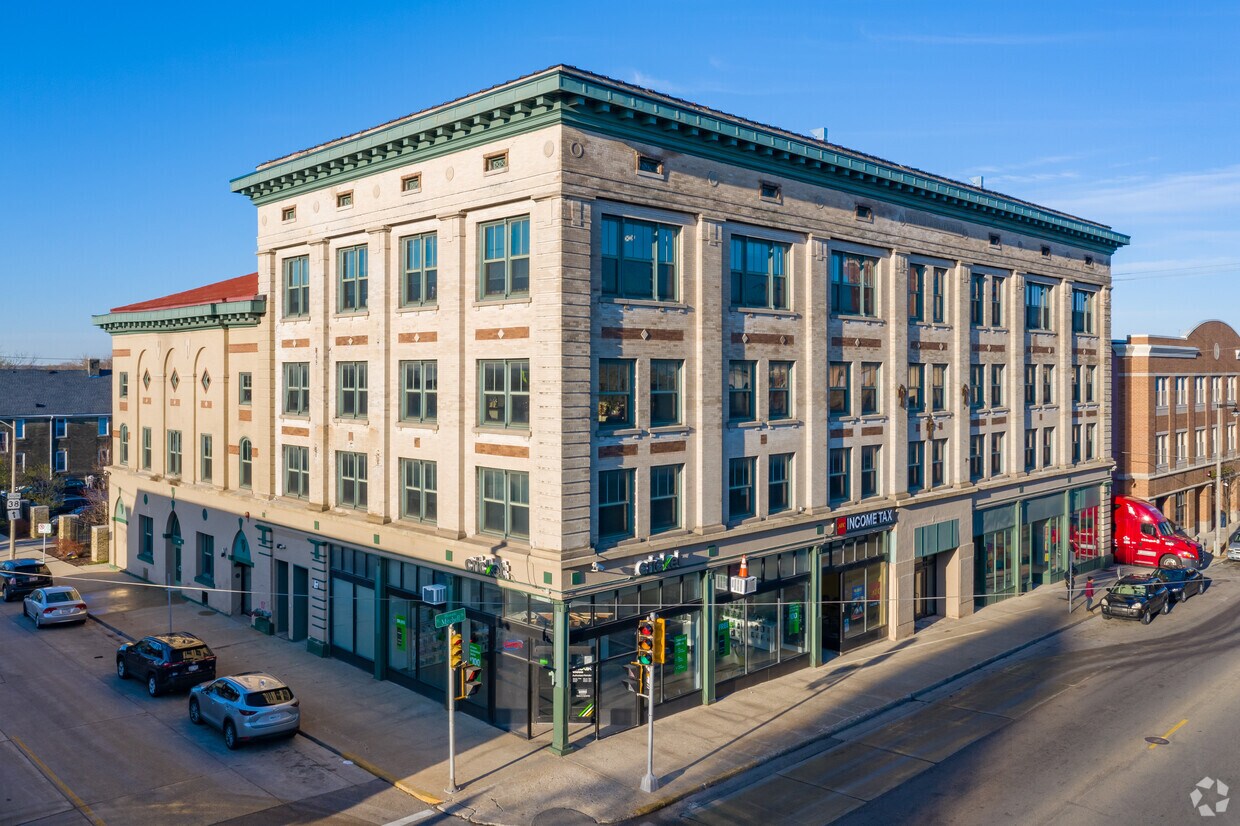 Foto principal - 601-615 W Historic Mitchell St