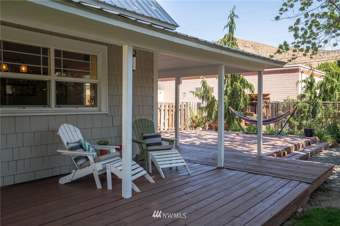 Building Photo - 205 S Division St