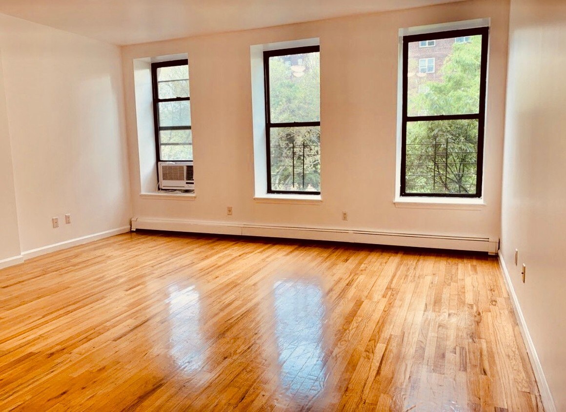 Primary Photo - 247 West 131st Street