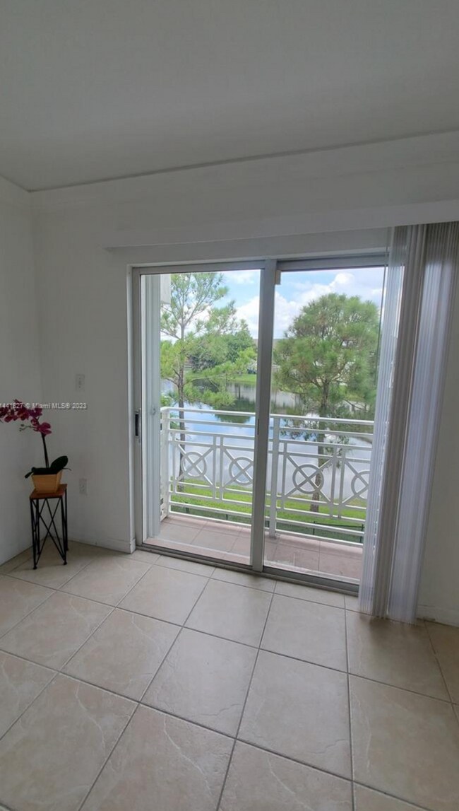 Foto del edificio - 8804 NW 109th Pl
