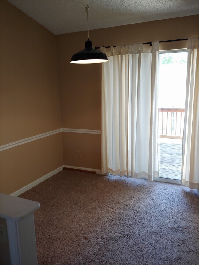 Dining room - 1451 Thrush Plz