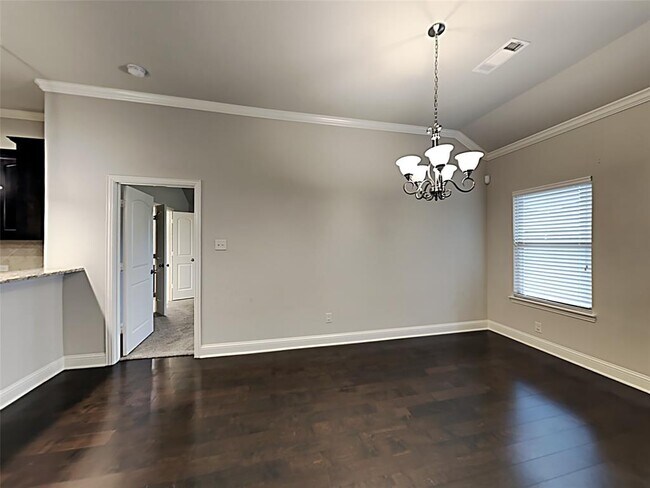 Building Photo - 218 Valley View Dr