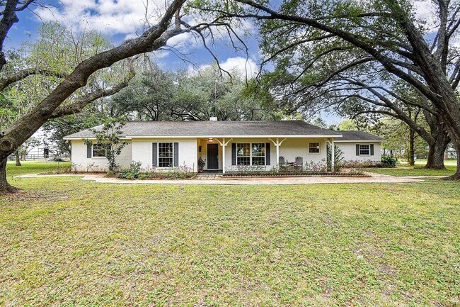Foto del edificio - 34122 Pecan Hill Dr