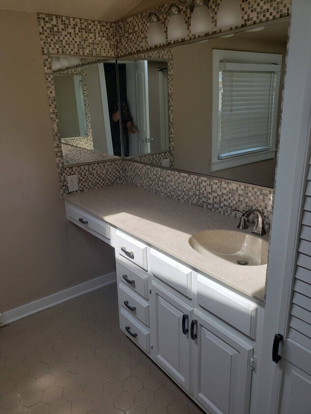 Foto principal - 1433 Lakeside Rd