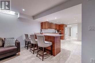 Building Photo - 20 Stonemanse Ct