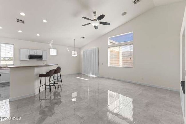 Foto del edificio - 3940 E Minton St