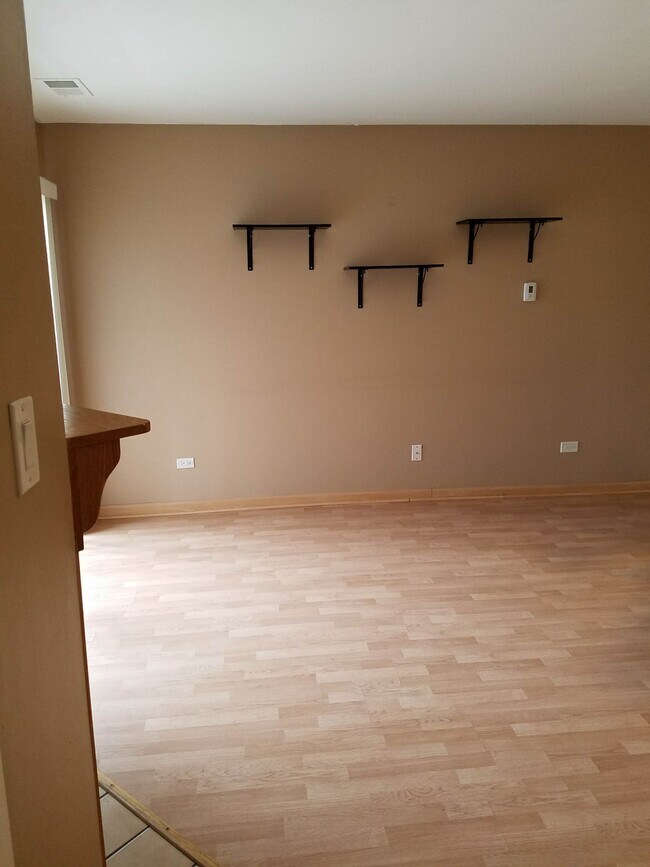 Living room - 1313 E Wyndham Cir