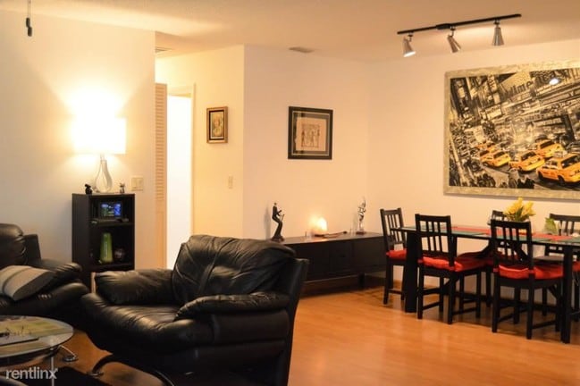 Building Photo - 2 br, 2 bath  - 7230 E Oakridge Cir