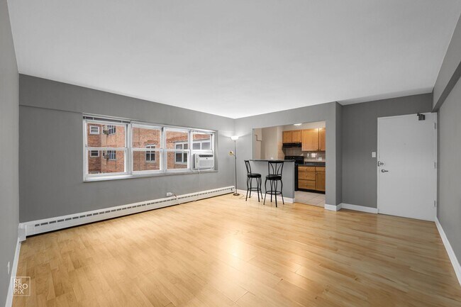 Building Photo - Amazing Lakefront Living on the Park