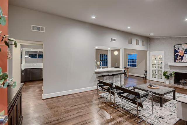 Building Photo - 221 Lakeridge Dr
