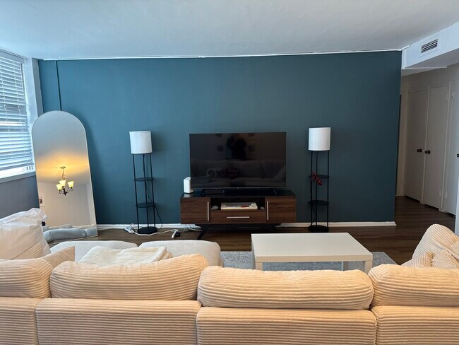 Sala de estar - 6301 N Sheridan Rd
