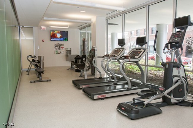 Building Photo - 926 W Washington Blvd