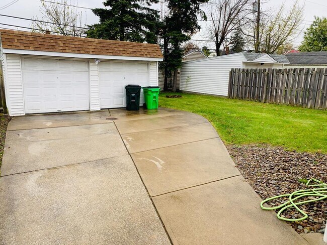 Foto del edificio - 11804 Fordham Rd