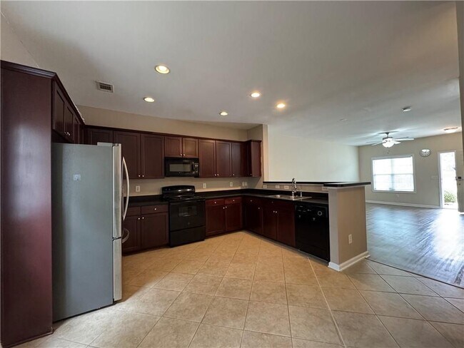 Foto del edificio - 3058 Cedar Glade Ln NE