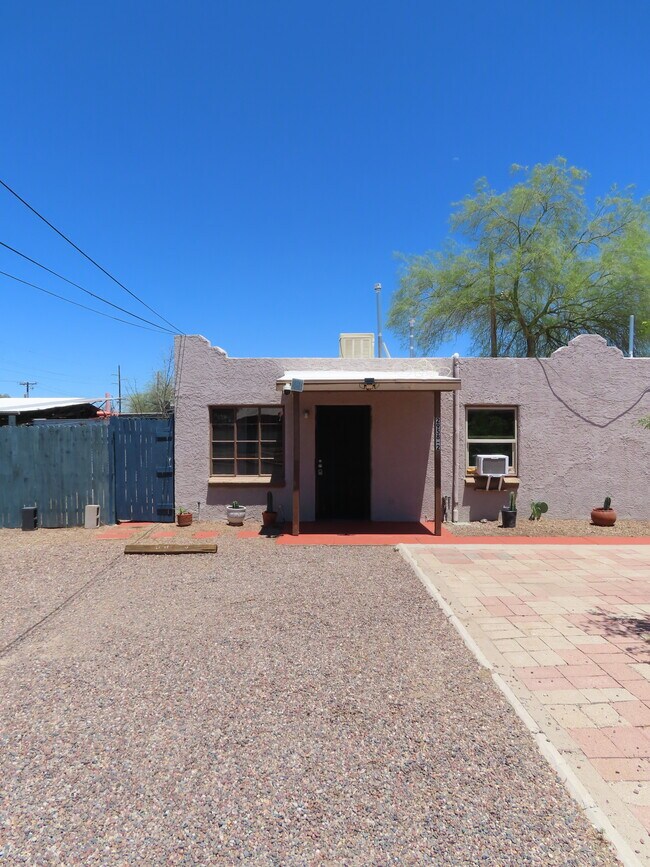 Foto del edificio - 2958 N Winstel Blvd