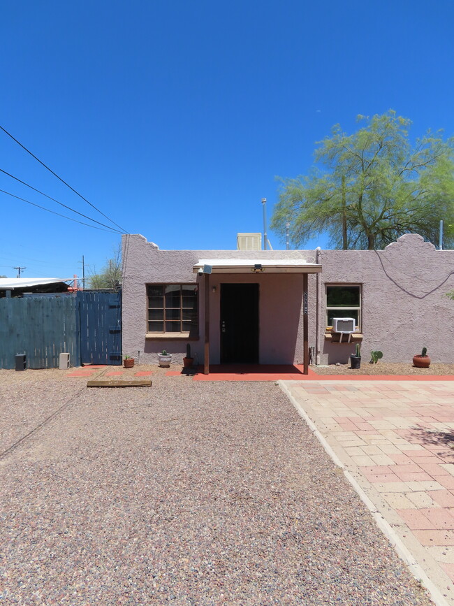 Building Photo - 2958 N Winstel Blvd