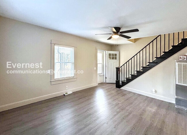 Foto del edificio - 14535 Long Branch Rd