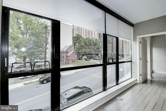 Building Photo - 1320 Fenwick Ln