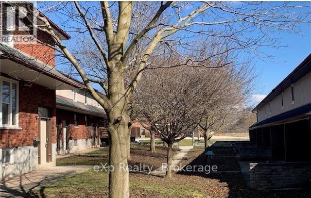 Building Photo - 215 McNab St