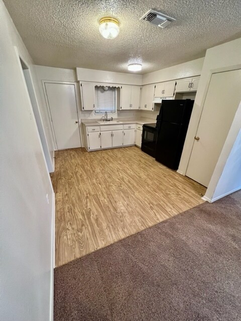 Kitchen - 617 Jefferson St E