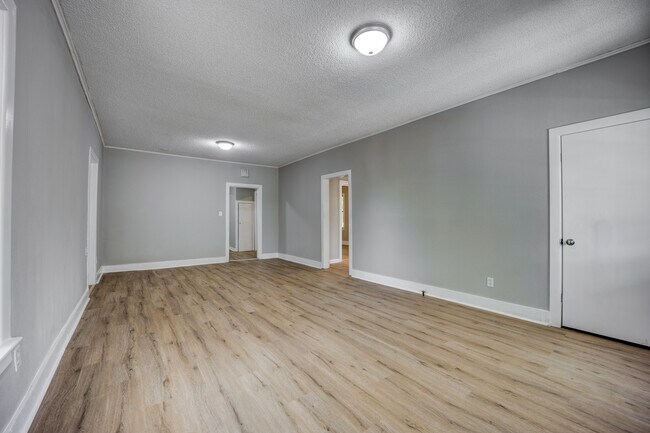 Foto del edificio - 1609 S R St