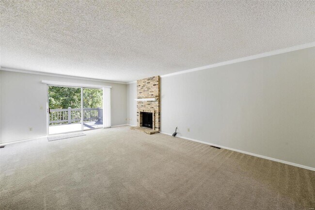 Building Photo - 1675 Country Hill Ln